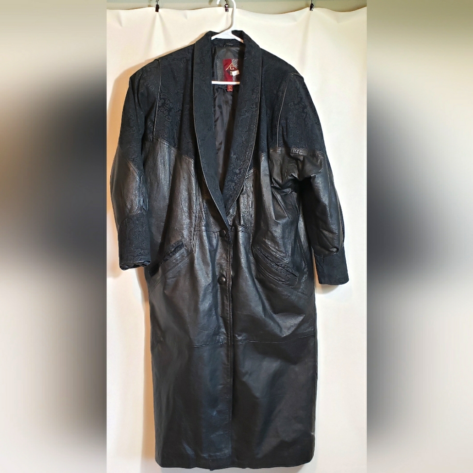 Vintage Authentic 80s Ladies Long Leather Coat Size Large
